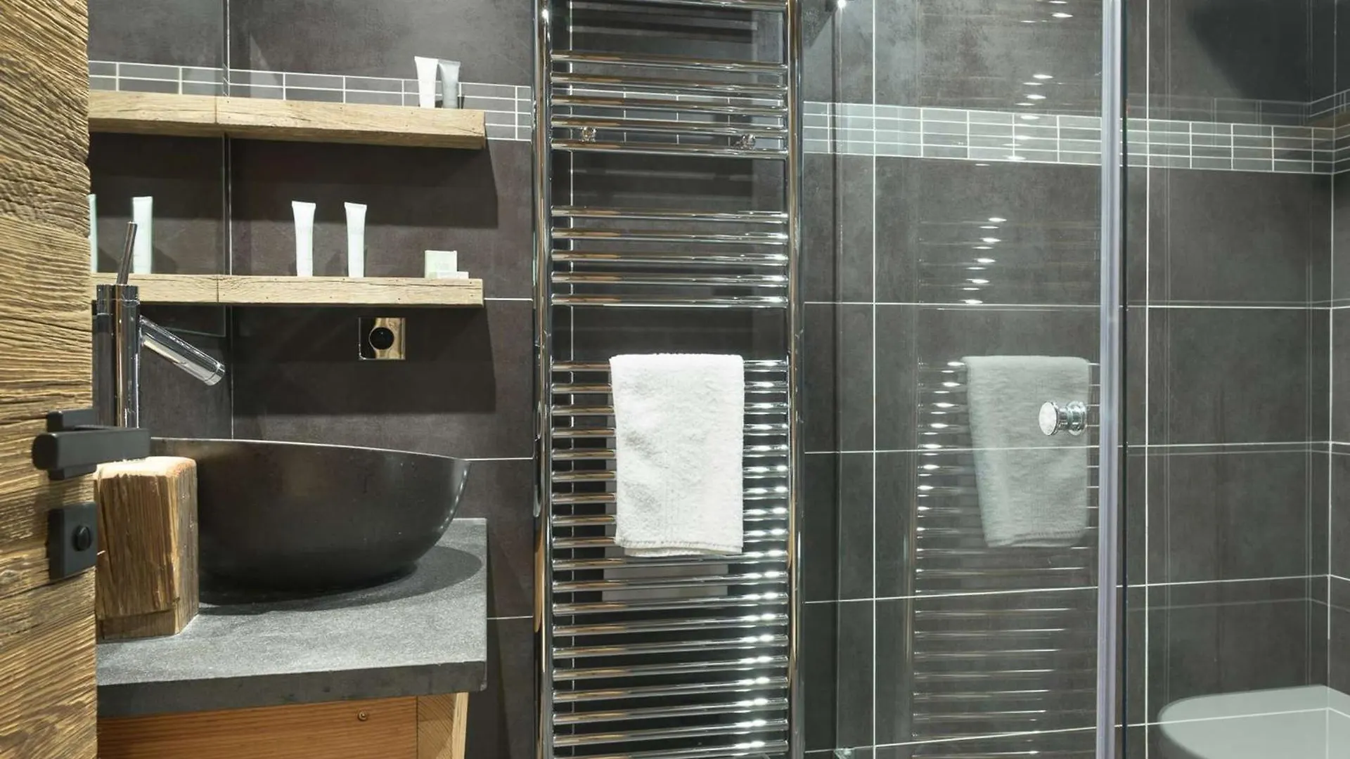 Chalet De Luxe 110M² A Courchevel 1850 - 8 Pers - Skis Aux Pieds - Fr-1-631-190 0*,  France